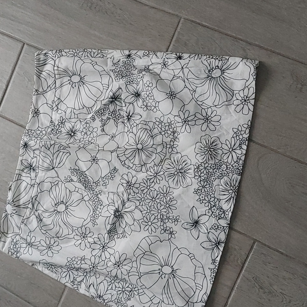 Women's Size 16 Versailles White Mini Skirt With Black Outlined Flowers Y2K - Picture 10 of 12